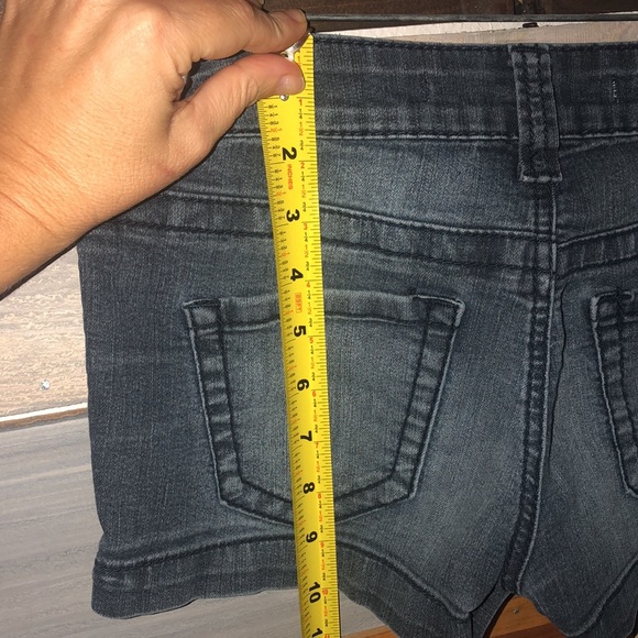 Jean Shorts - size 5 - Picture 6 of 8